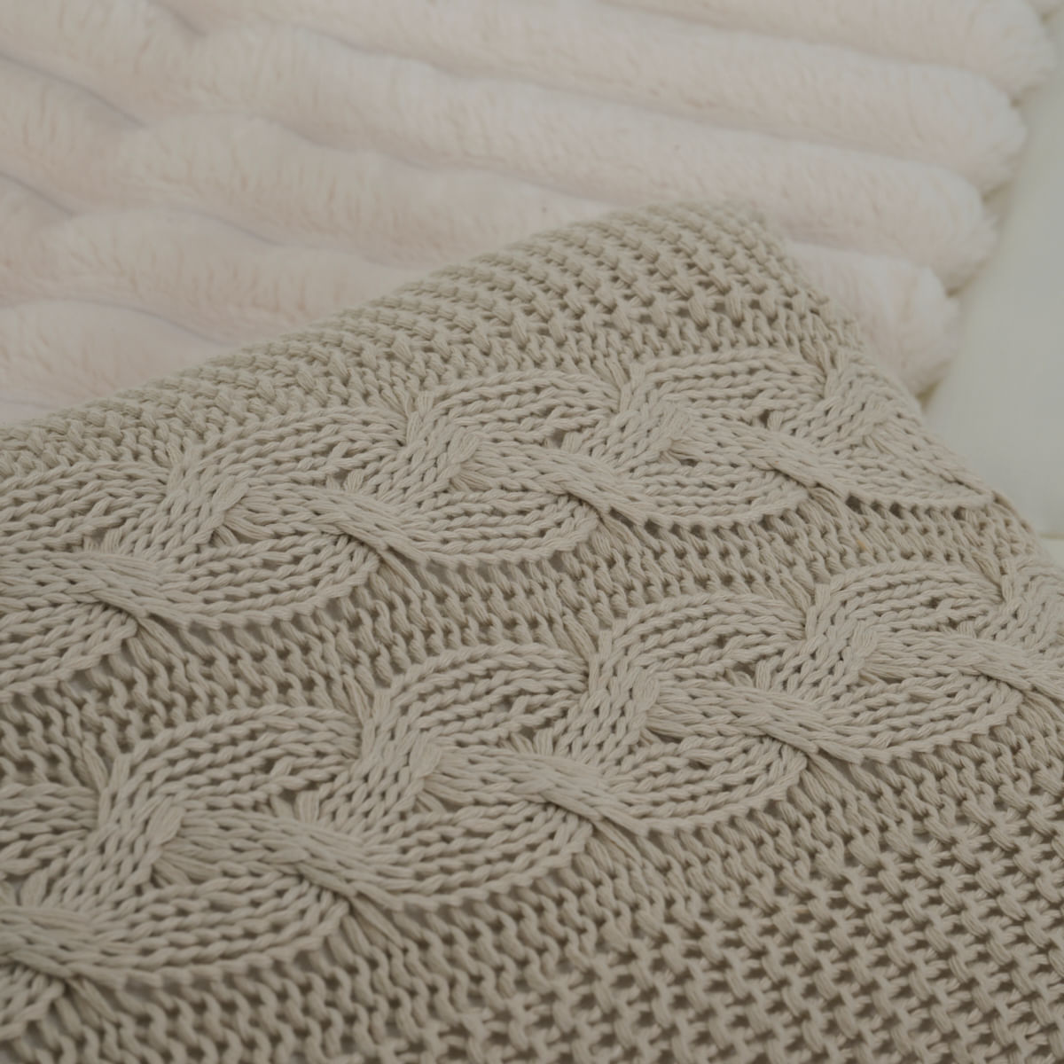 01 01 0082 Capa de Almofada Tressage Gelo 002